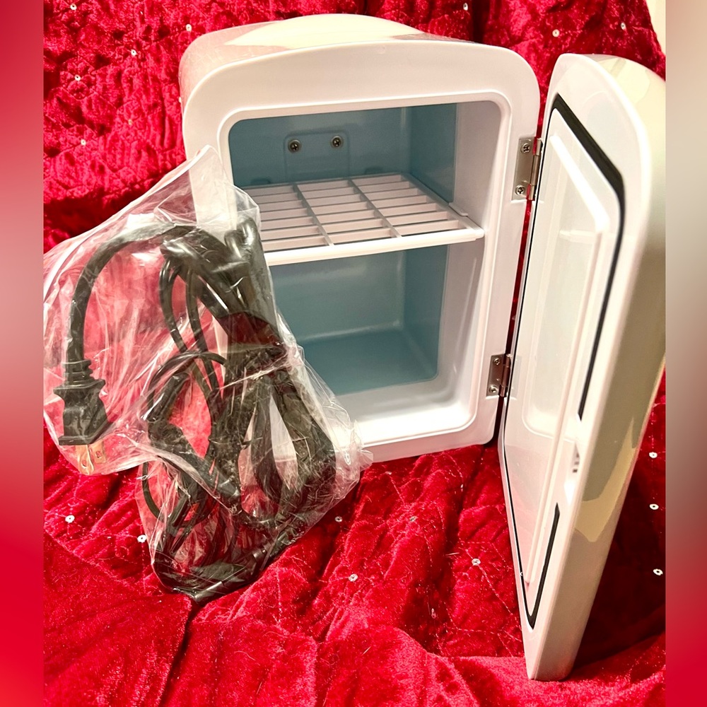 Koolatron Diet Coke Mini Fridge - Picture 12 of 12